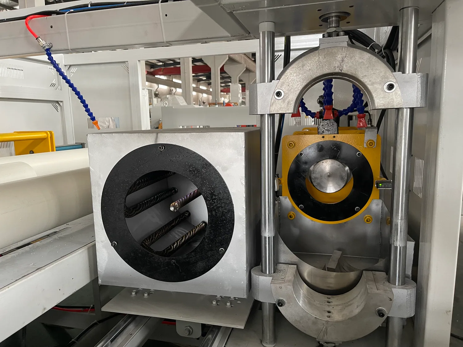 Belling mould and heating station of full automatic pipe belling machine