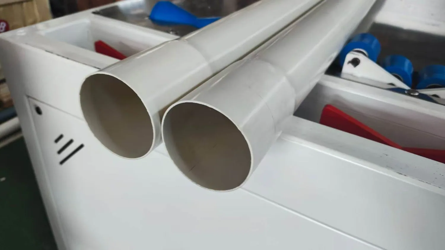 Double pipe feeding section of automatic pipe belling machine