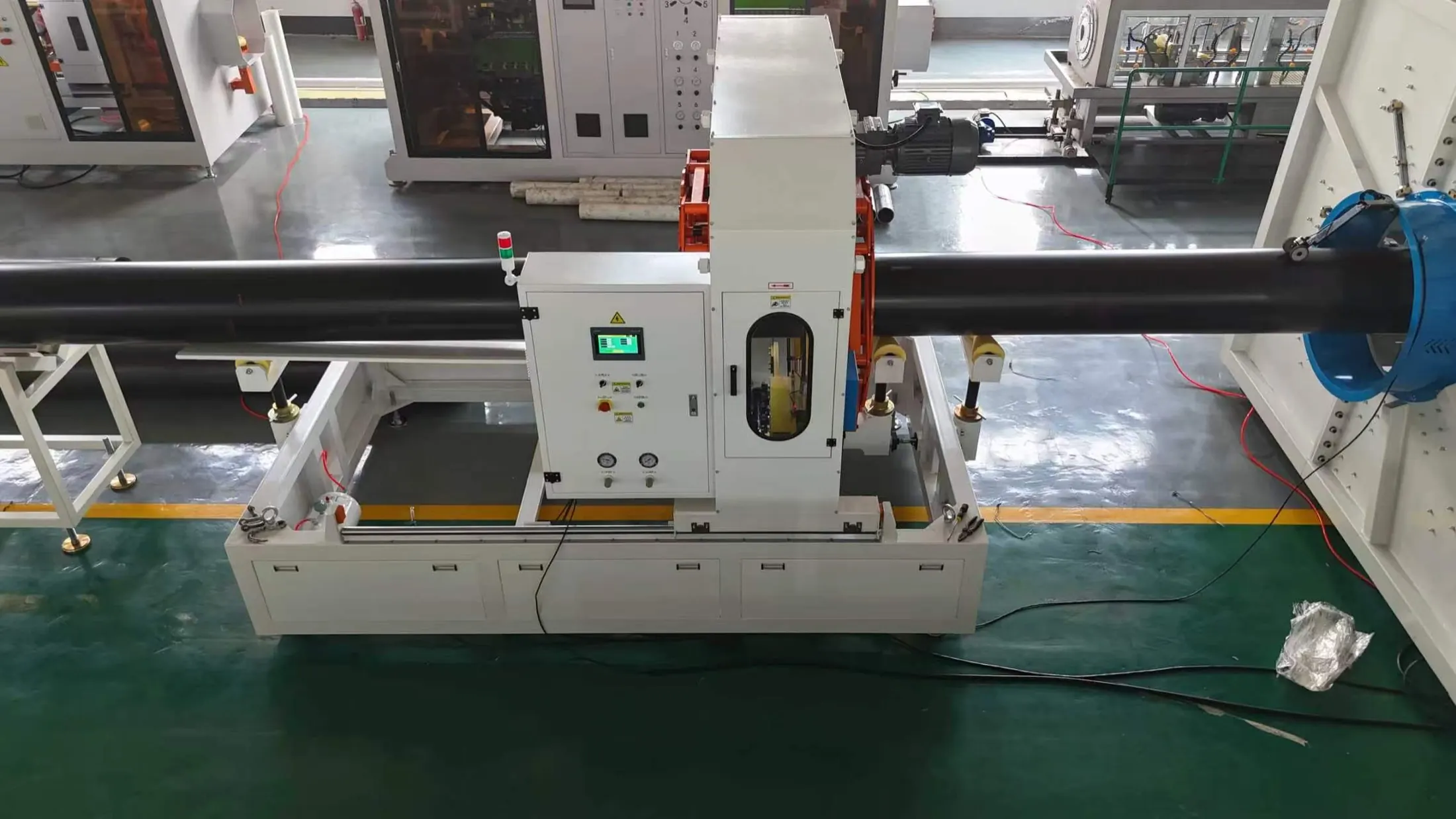 HDPE pipe cutting section for large diameter pipe production