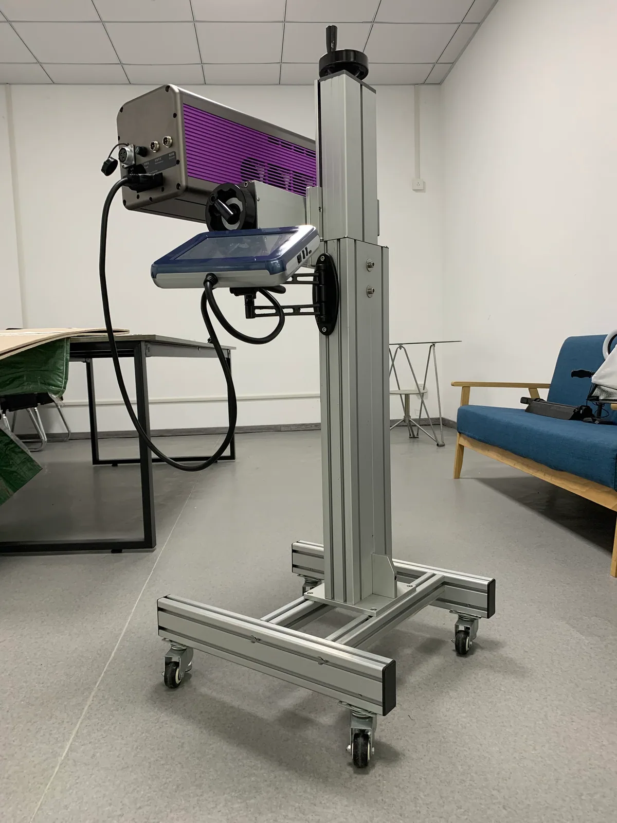 Portable fiber laser printer with adjustable lifting stand