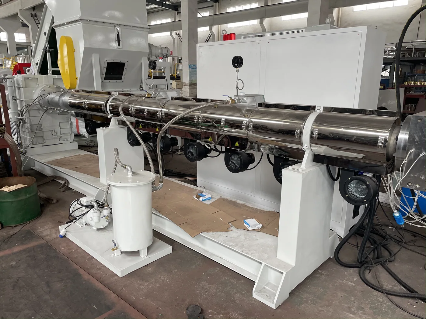 First stage extrusion section for PE PP film recycling pelletizing line