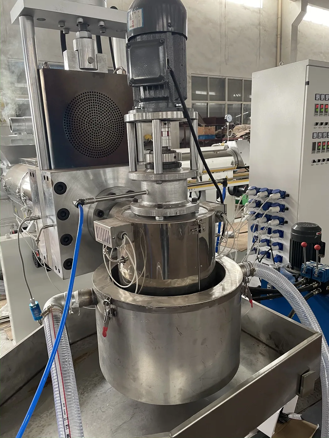 Water ring cutting device for PE PP recycling pellets