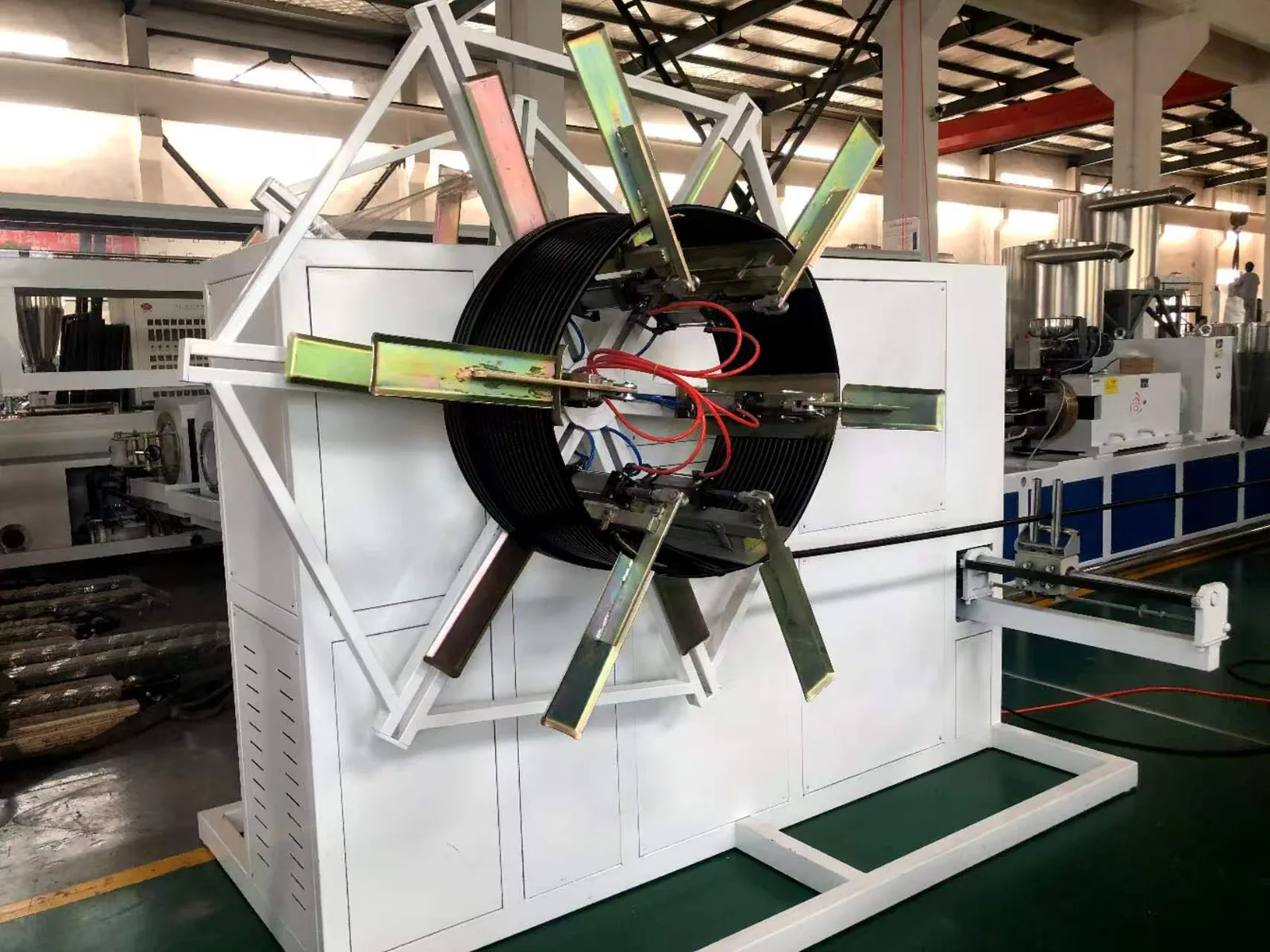 Pipe winder winding disc and machine frame side view