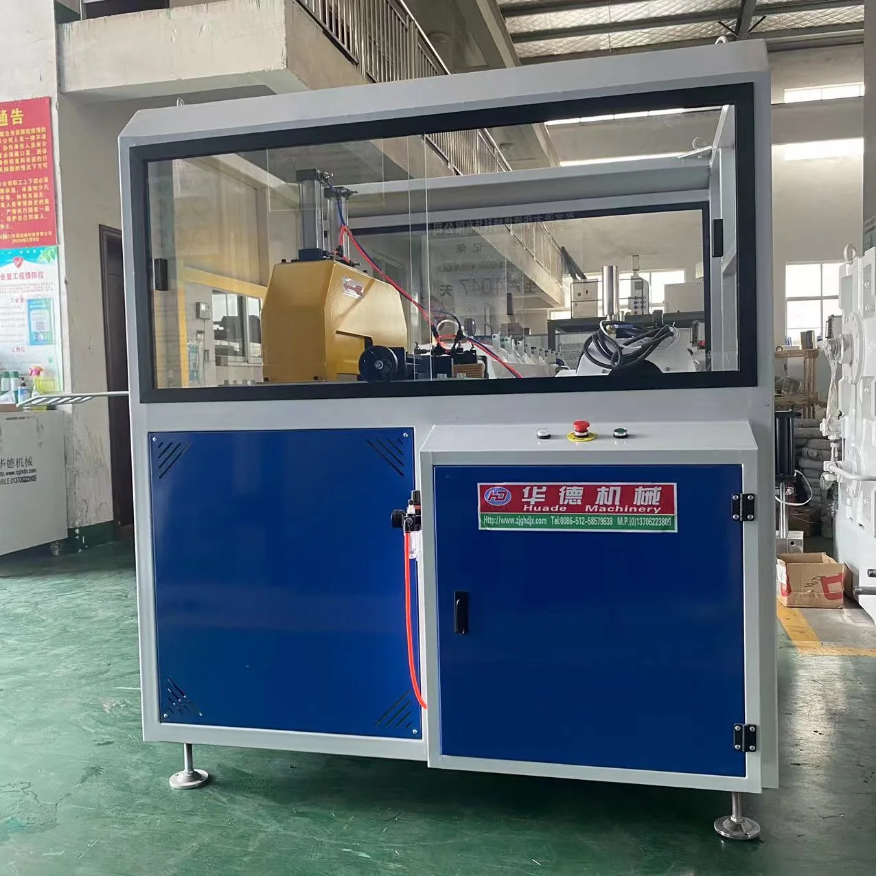 Cross cutting machine for PE WPC extrusion profile line