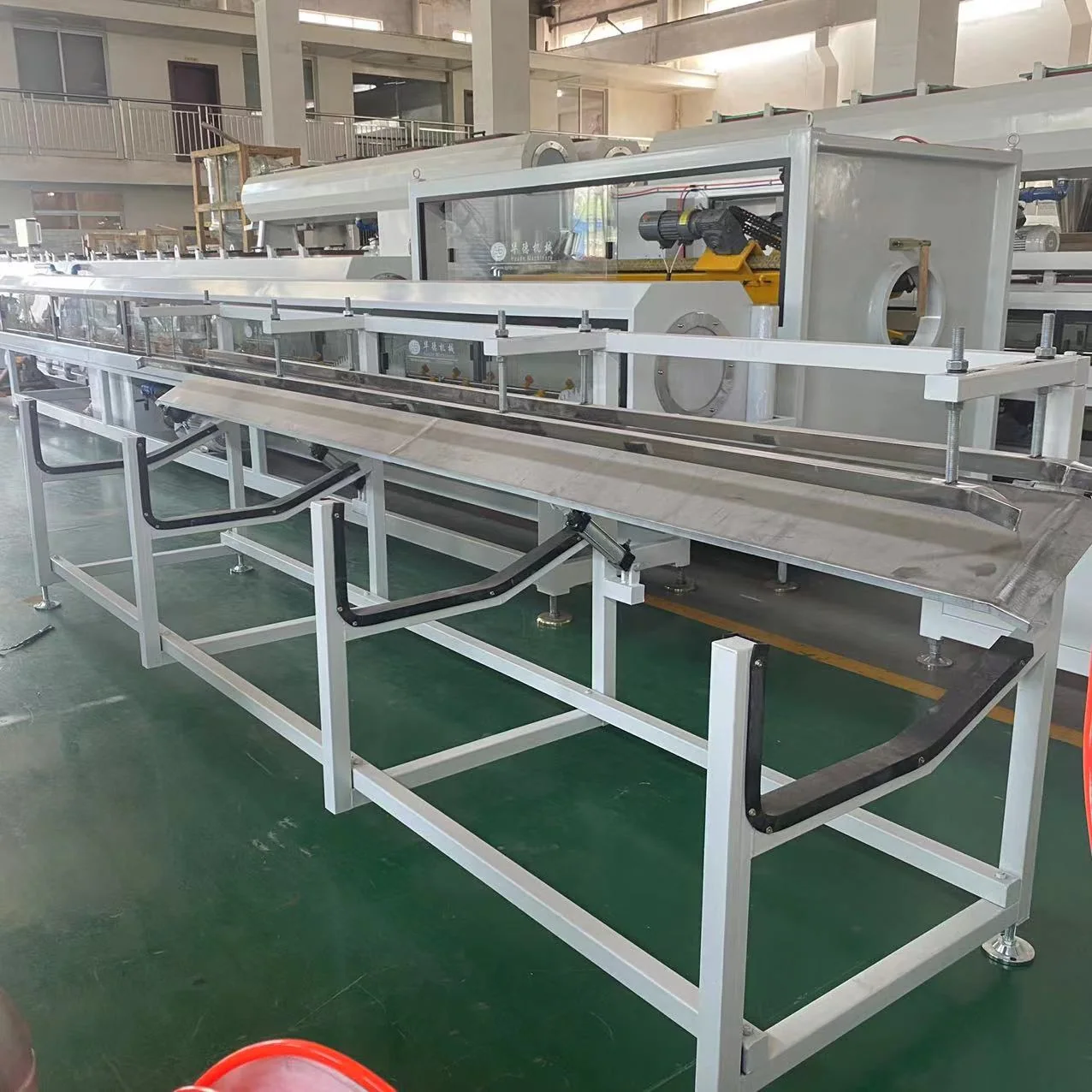 Profile stacker collecting finished PE WPC extrusion profiles