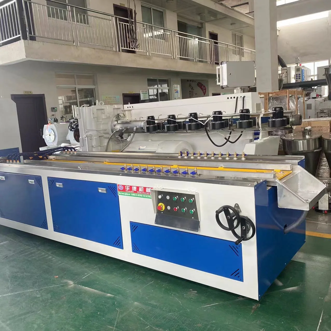 Vacuum calibration table for PE WPC profile shaping