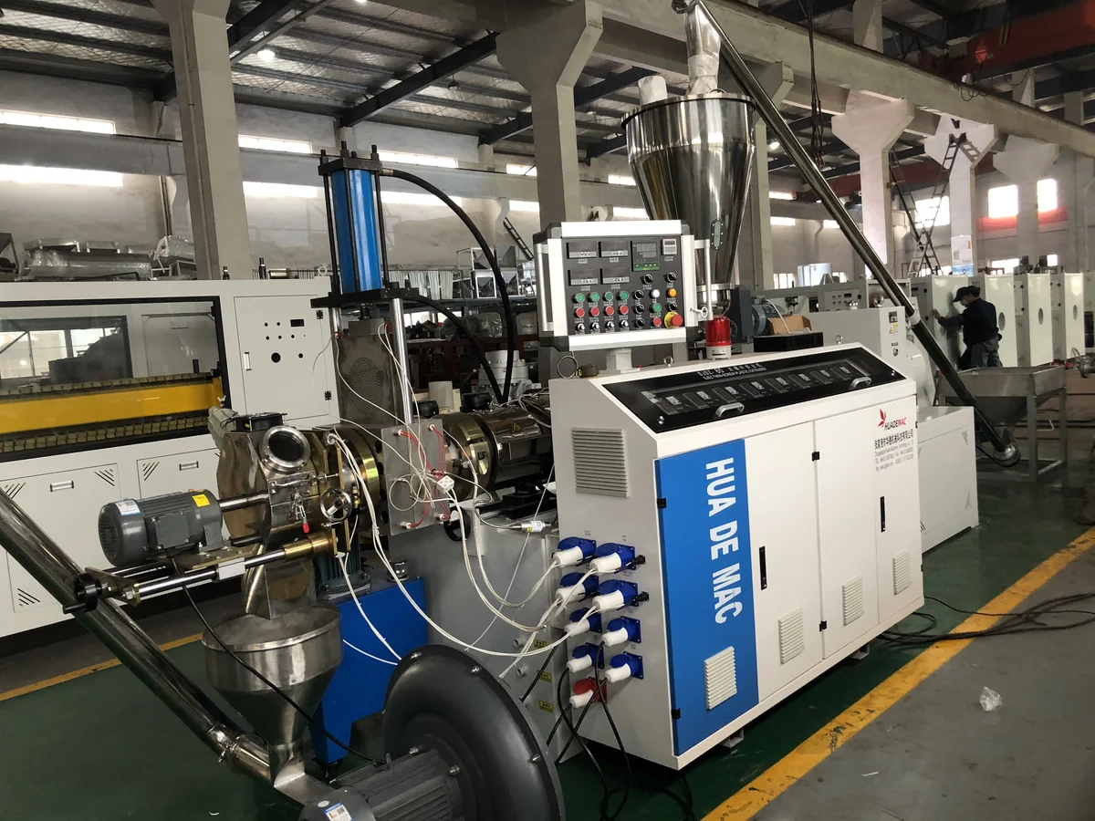 Conical twin screw extruder for PVC compound pelletizing line