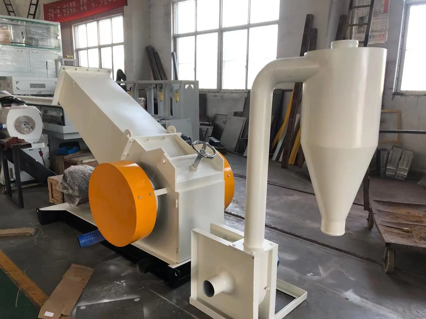 Plastic crusher with cyclone collection and discharge pipe