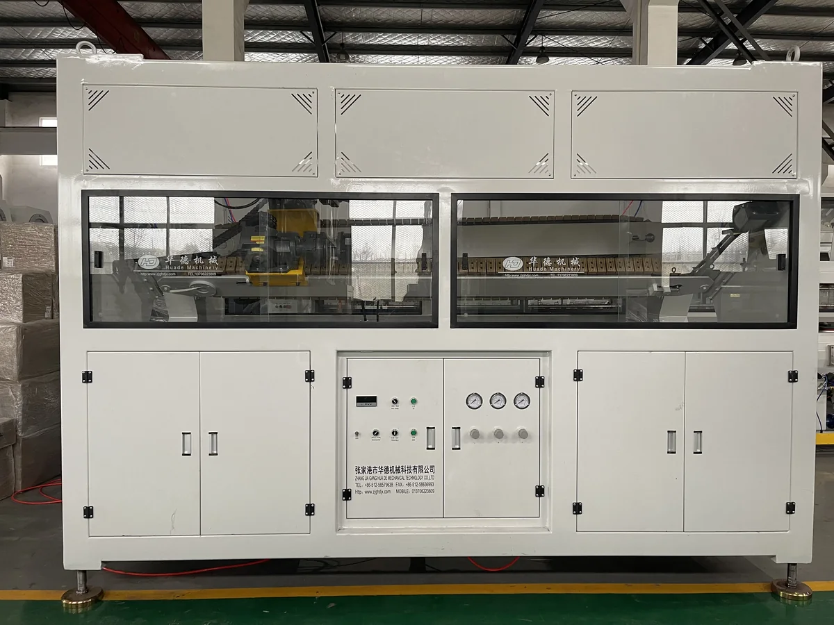 Haul-off machine for continuous PVC water pipe traction
