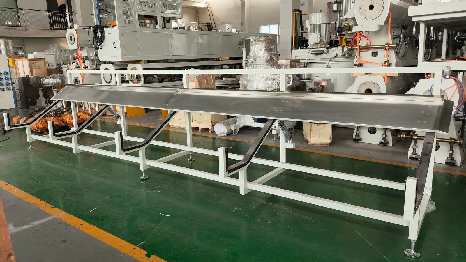 Stacker collecting PVC window and door frame profiles