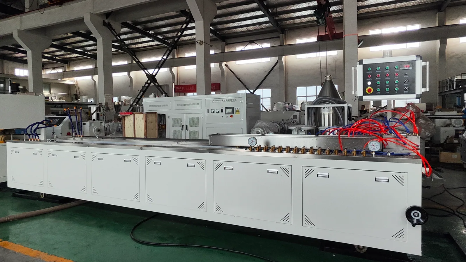 Vacuum calibration tank for stable UPVC profile cooling