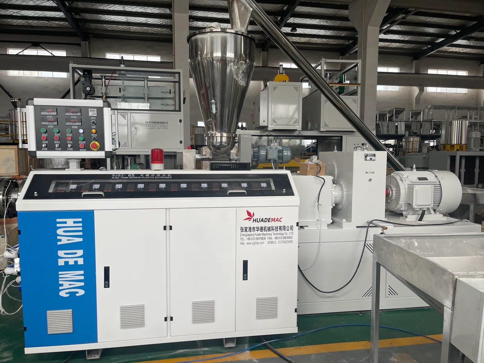 Main conical twin screw extruder side view for PVC WPC production line