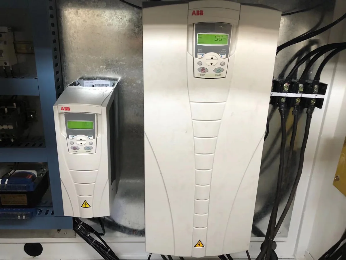 Frequency inverter for single screw extruder motor speed control