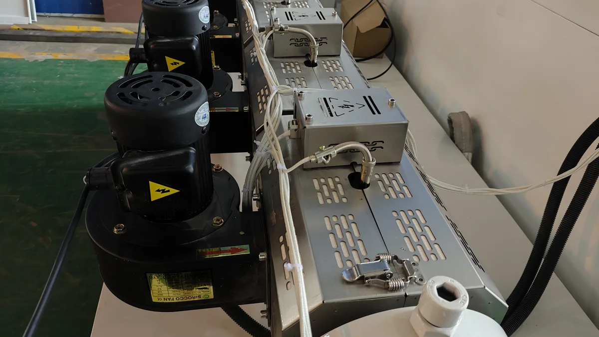 Gearbox and drive section for single screw extruder machine