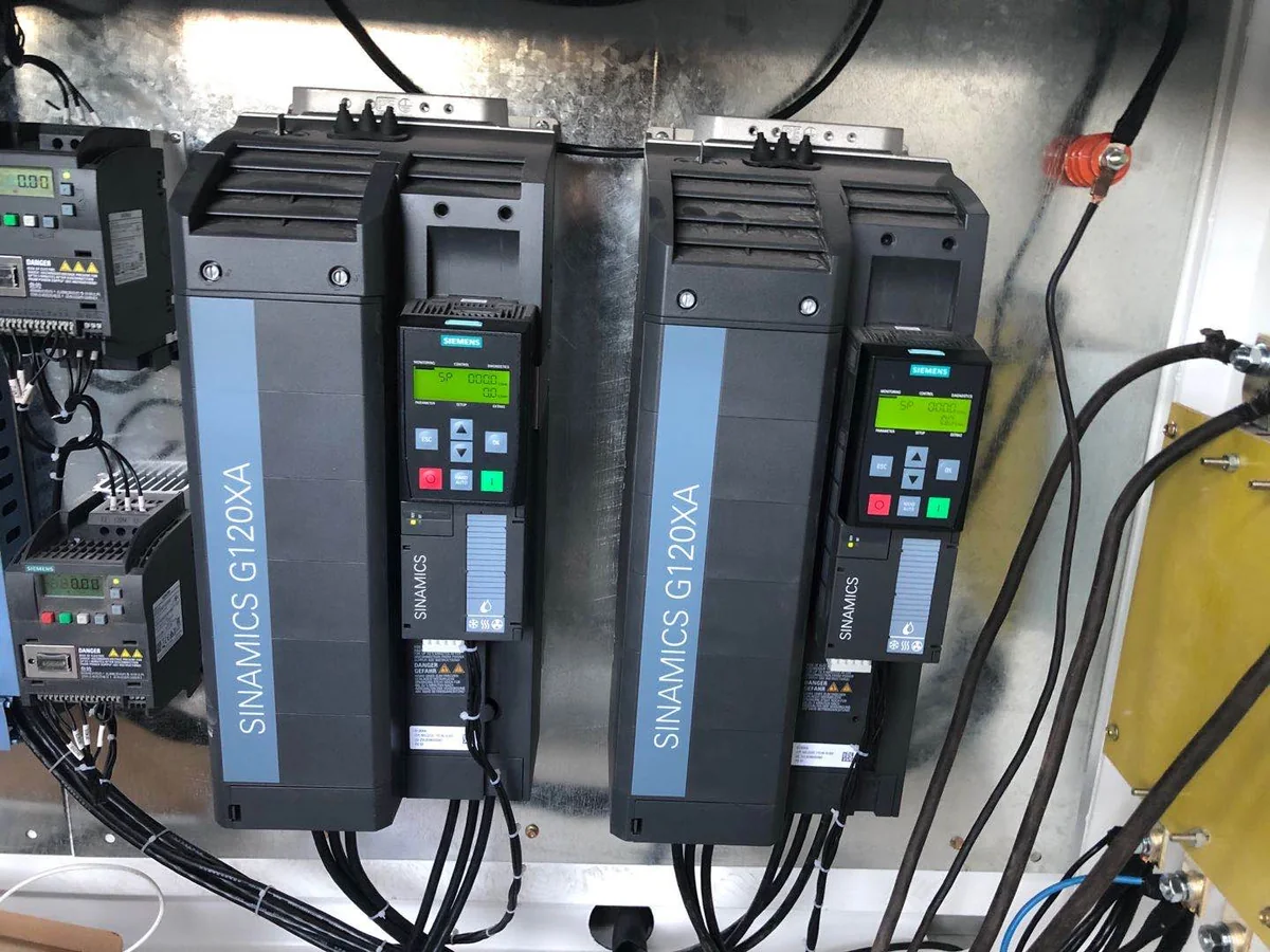 Inverter drives for accurate single screw extruder processing control