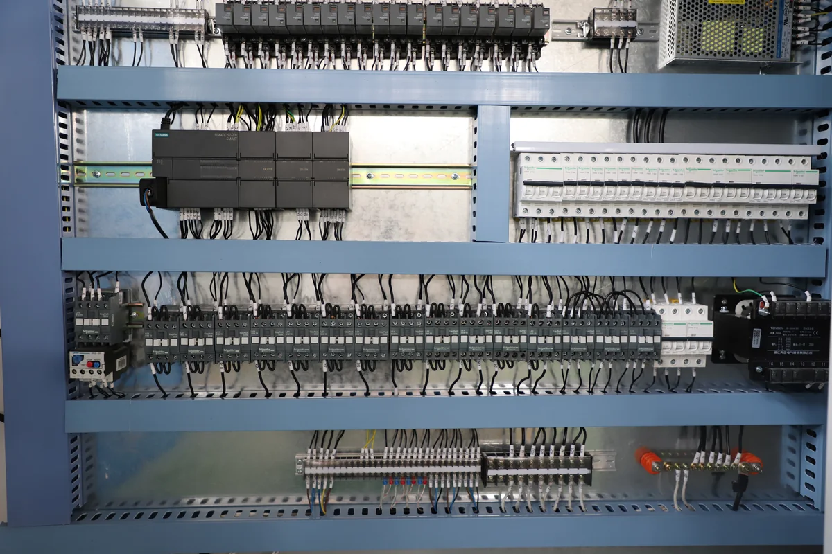 Electrical control cabinet for twin screw extruder machine