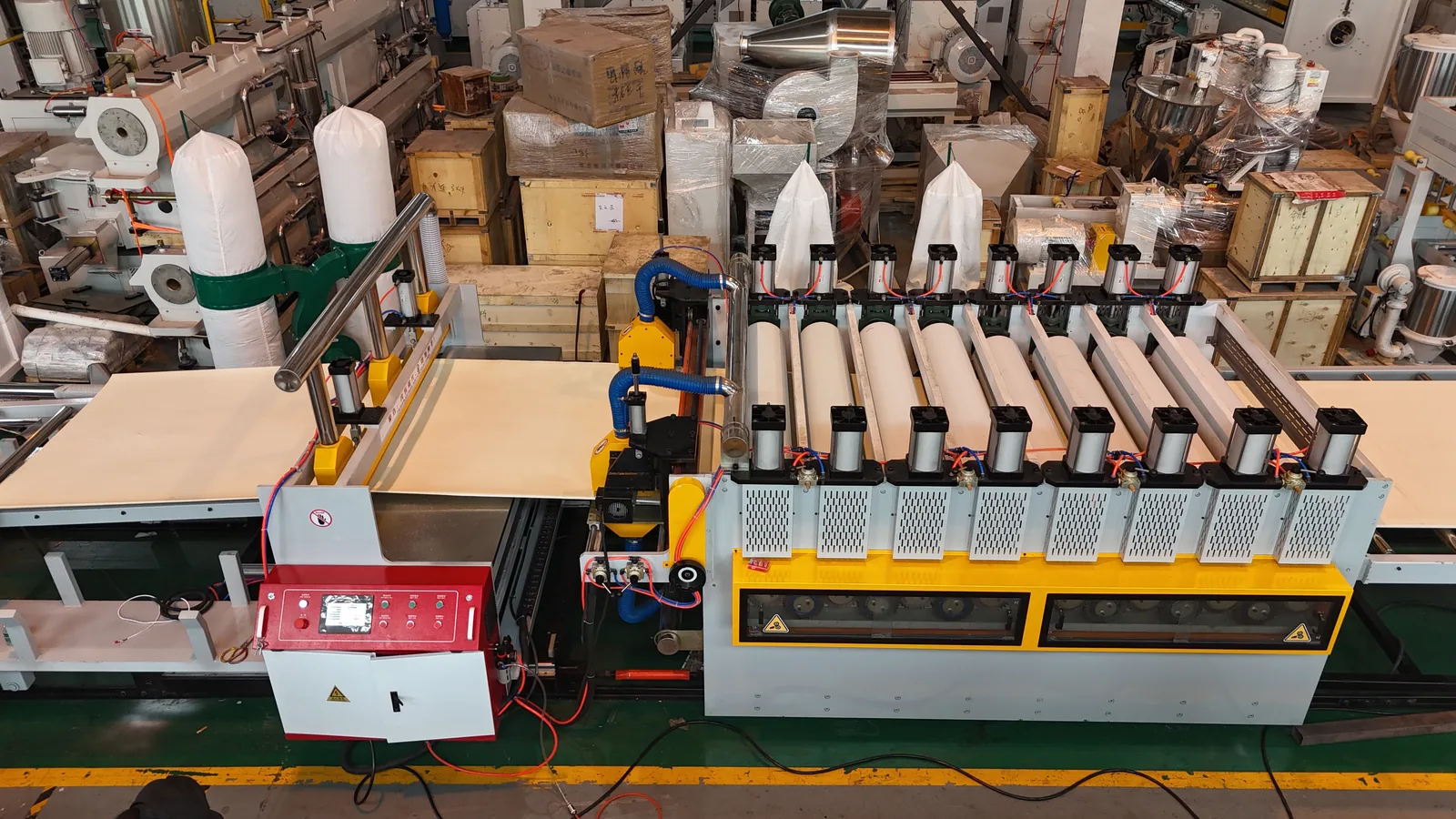 Integrated haul off and cutting machine for PVC foam board line
