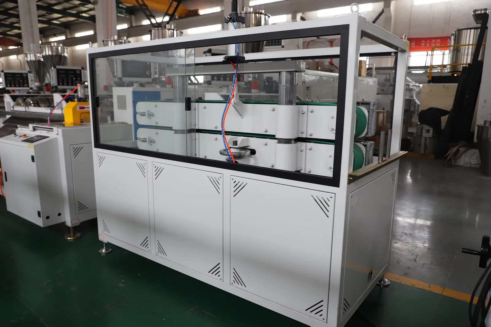 Haul off machine for PC PMMA LED light tube extrusion line